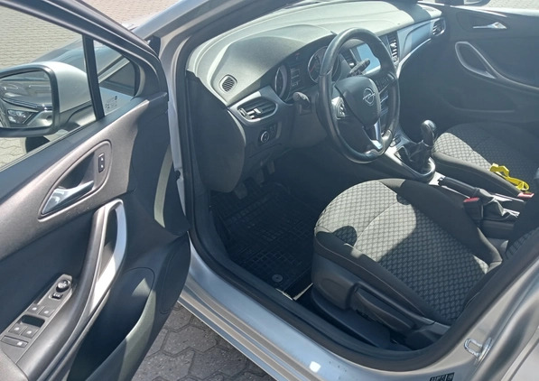 Opel Astra cena 44900 przebieg: 242948, rok produkcji 2017 z Łeba małe 37